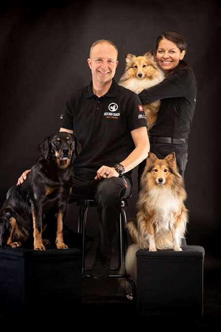 Oliver Weber stehend mit Hunden.jpg